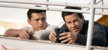Mark Wahlberg ( r.) und Tom Holland (l.) in Sony Pictures’ 