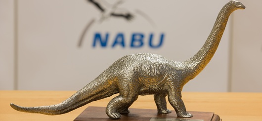 Der "Dinosaurier des Jahres" gilt als Schmähpreis. Es ist eine 2,6 Kilogramm schwere Nachbildung einer Riesenechse.